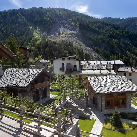 Piazzale Della Funivia - 4br Chalet- If You Want To Book, Please Contact On Wh-ats-app - 0034-635-518-057 !!!! Villa Courmayeur