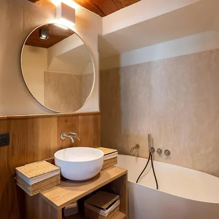 Piazzale Della Funivia - 4br Chalet- If You Want To Book, Please Contact On Wh-ats-app - 0034-635-518-057 !!!! Вилла