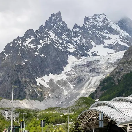 Piazzale Della Funivia - 4br Chalet- If You Want To Book, Please Contact On Wh-ats-app - 0034-635-518-057 !!!! Villa Courmayeur