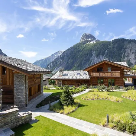 Вилла Piazzale Della Funivia - 4br Chalet- If You Want To Book, Please Contact On Wh-ats-app - 0034-635-518-057 !!!! Курмайор
